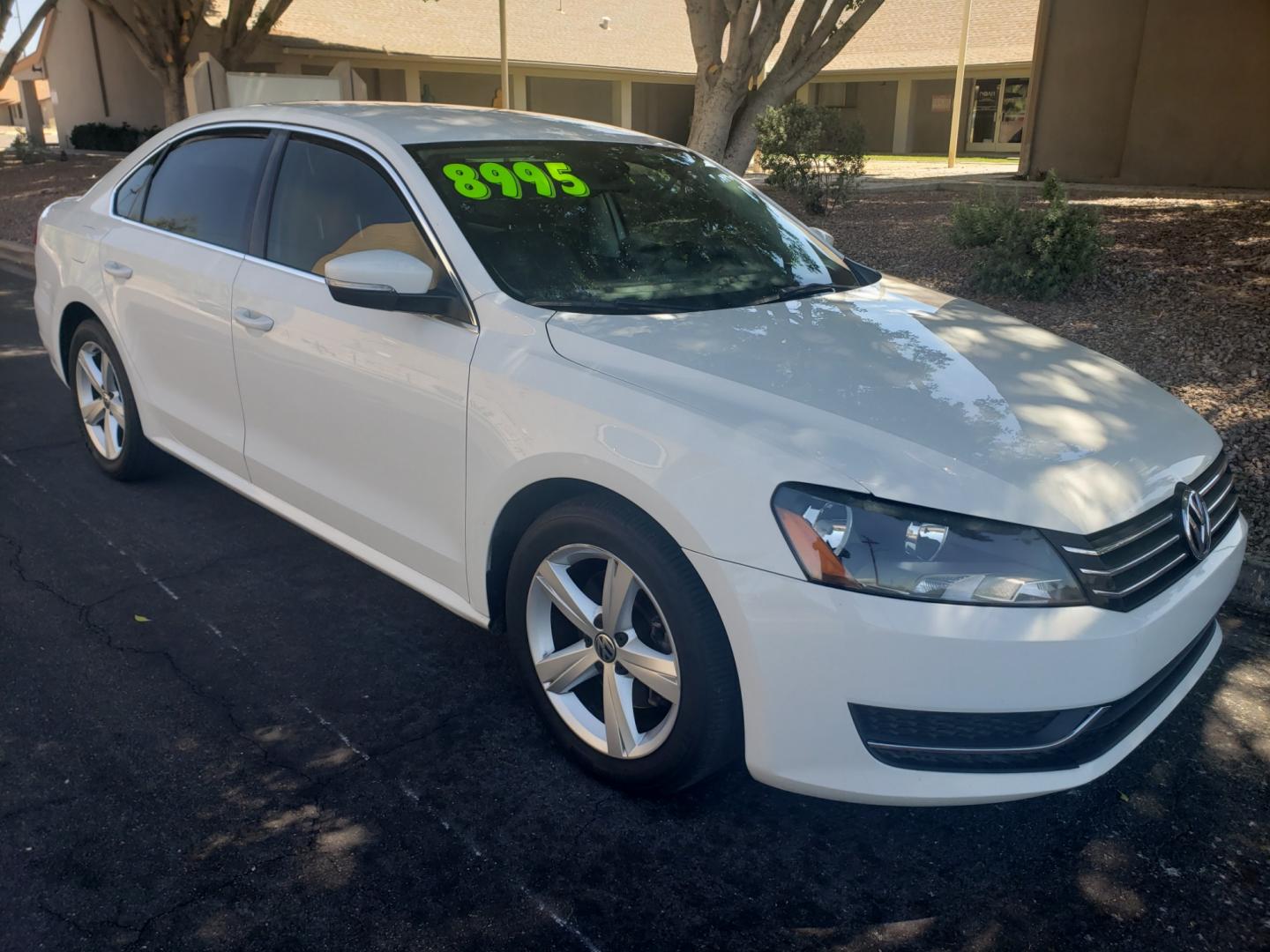 2013 WHITE /gray and black Volkswagen Passat se (1VWBP7A31DC) with an 2.5 l5 engine, 6-Speed Automatic transmission, located at 323 E Dunlap Ave., Phoenix, AZ, 85020, (602) 331-9000, 33.567677, -112.069000 - 2013 Volkswagen Passat SE,........ EXCELLENT condition,......A Real Must See!!.... No accidents, Ice cold ac, Touch Screen Stereo/CD Player, Satellite compatible, Bluetooth, Phone sync, Clean Black and Gray interior with Black Leather seats in near perfect condition, power windows, power door locks, - Photo#2